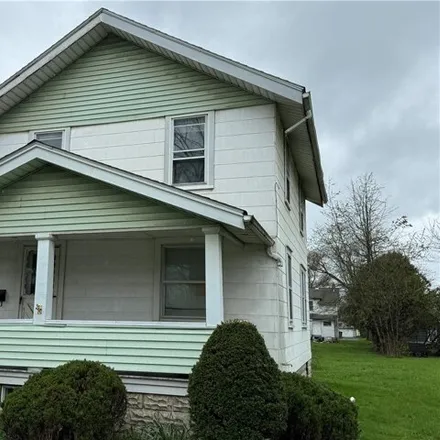 Buy this 3 bed house on 1248 Hazelwood Avenue Southeast in Warren, OH 44484