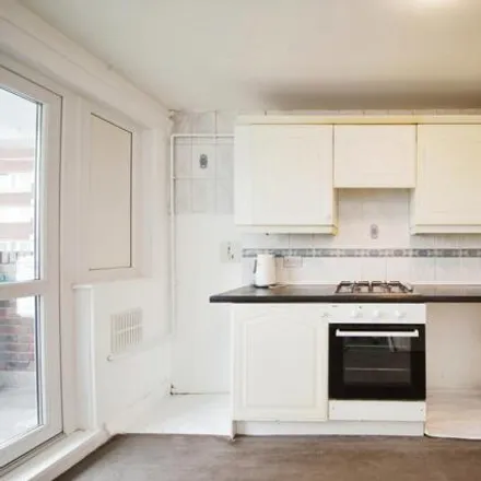 Image 3 - Couzens House, Weatherley Close, London, E3 4RY, United Kingdom - Apartment for sale