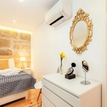 Rent this 1 bed apartment on Rua do Loureiro 106 in 4000-160 Porto, Portugal