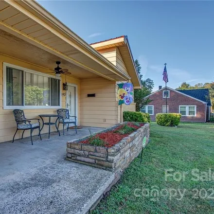 Image 3 - 143 West College Street, Stanley, Gaston County, NC 28164, USA - House for sale