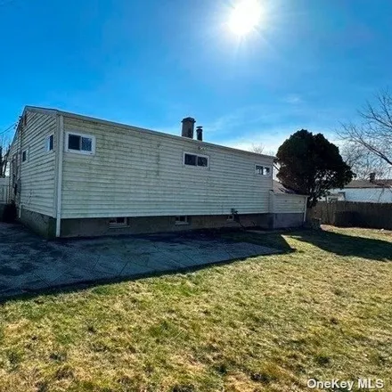 Image 6 - 27 Kirby Lane, Central Islip, Islip, NY 11722, USA - House for sale