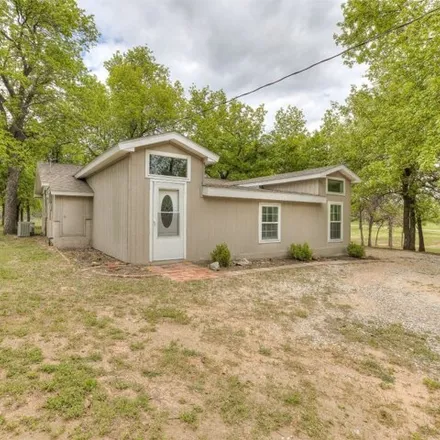 Buy this 3 bed house on Davis Road in Oklahoma County, OK 74857