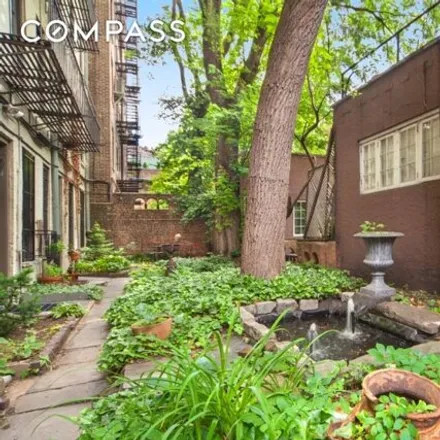 Image 6 - 352 West 12th Street, New York, NY 10014, USA - Townhouse for sale