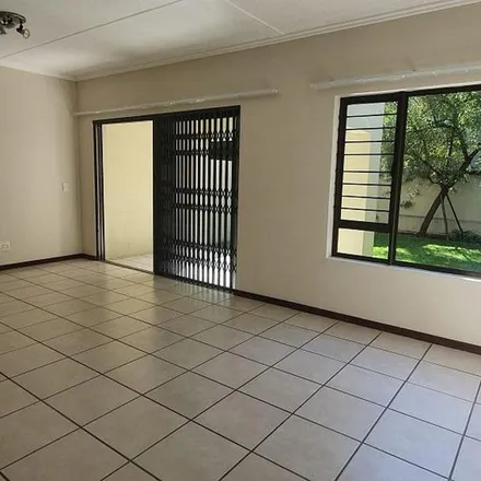 Image 7 - Fourways High School, Fisant Avenue, Johannesburg Ward 115, Randburg, 2068, South Africa - Townhouse for rent