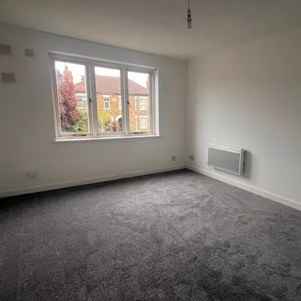 Image 3 - Ongar Road, Brentwood, CM14 4XW, United Kingdom - Apartment for rent
