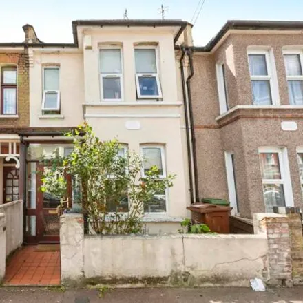 Buy this 3 bed townhouse on Park Avenue in London, IG11 8TA
