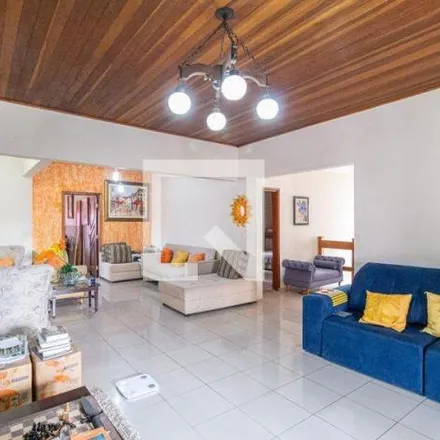 Buy this 6 bed house on Avenida Avedis Kamalakian in Bussocaba, Osasco - SP