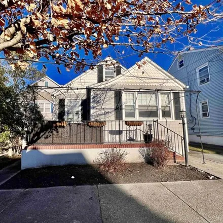 Rent this 3 bed house on 7 North Delavan Avenue in Margate City, Atlantic County
