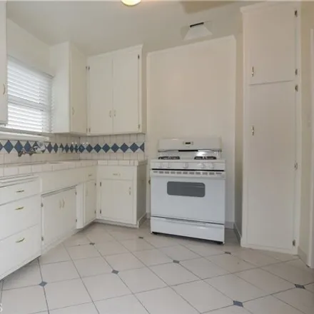 Image 5 - 16045 Gault St Unit 5, California, 91406 - House for rent