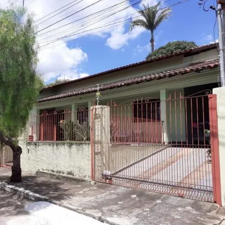 Buy this 3 bed house on Rua João Pinheiro in Centro, Alfenas - MG