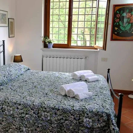 Rent this 4 bed house on Itri in Via della Stazione, 04020 Itri LT