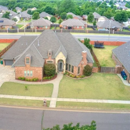 Image 4 - 3521 Walden Estates Drive, Oklahoma City, OK 73179, USA - House for sale