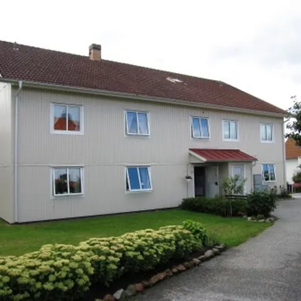 Rent this 2 bed apartment on Stenklevsgatan in 456 61 Hunnebostrand, Sweden