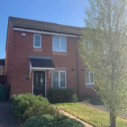Rent this 3 bed room on School Avenue in Wednesfield, WV11 3NA