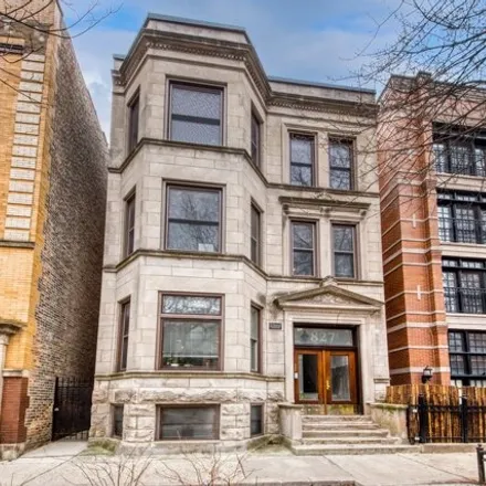 Rent this 4 bed condo on 827 West Roscoe Street in Chicago, IL 60657