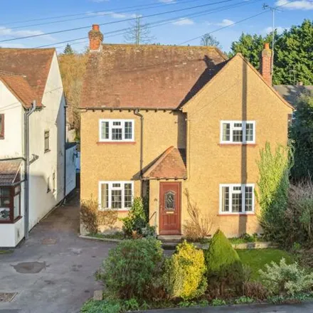 Buy this 3 bed house on Willow Close in Chalfont St Peter, SL9 9AS