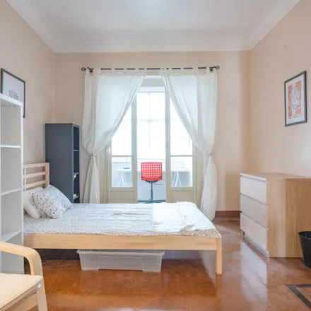 Rent this 5 bed room on Rua Pinheiro Chagas 20 in 1050-000 Lisbon, Portugal