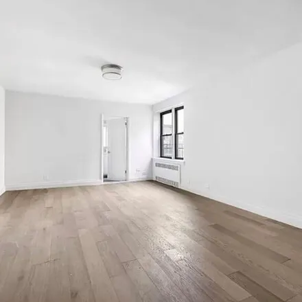 Image 3 - J & Z One Nails, 50 East 8th Street, New York, NY 10003, USA - Apartment for rent