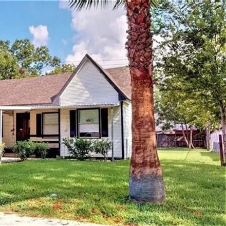 Buy this 3 bed house on 2583 North Avenue in Pasadena, TX 77506