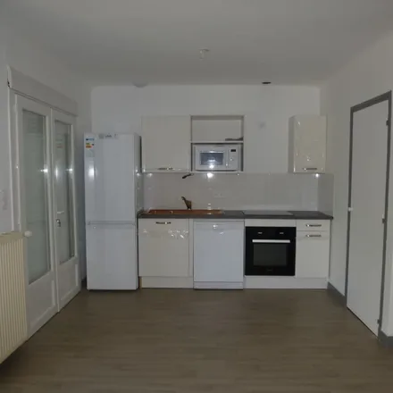 Rent this 4 bed apartment on 228 chemin de lassalle in 82000 Montauban, France