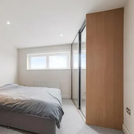 Image 3 - Waterside Heights, 16 Booth Road, London, E16 2GP, United Kingdom - Apartment for sale