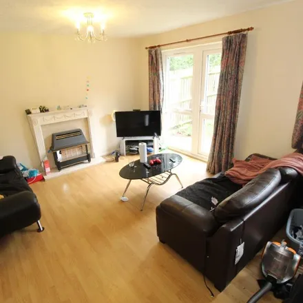 Rent this 3 bed house on 6 Falcon Close in Nottingham, NG7 2DL