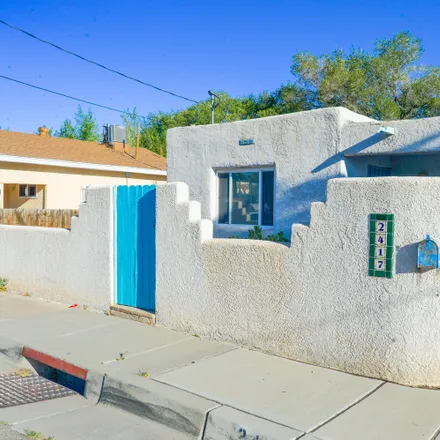 Image 2 - 2417 Dora Avenue Northwest, Albuquerque, NM 87104, USA - House for sale