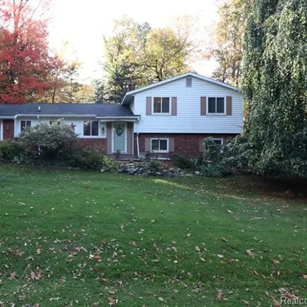 Buy this 4 bed house on 6560 Goldfinch Lane in Oakland County, MI 48346