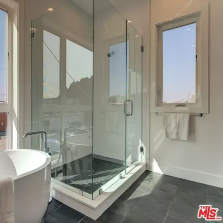 Image 9 - 6018 Comey Ave, Los Angeles, California, 90034 - House for sale