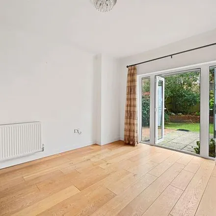 Rent this 5 bed apartment on Padelford Lane in London, HA7 4WU