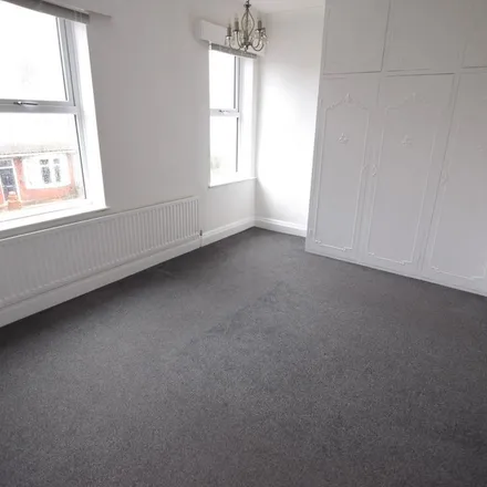 Image 4 - Queen Victoria Road, Blackpool, FY1 5JT, United Kingdom - Townhouse for rent