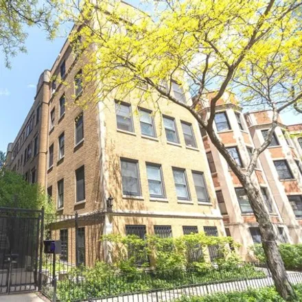 Buy this 1 bed condo on 626-640 West Waveland Avenue in Chicago, IL 60613