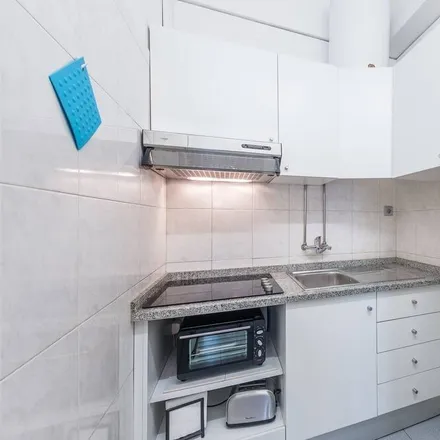 Rent this studio apartment on 4100-175 Distrito de Leiria
