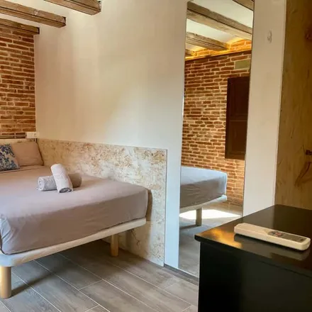 Rent this 5 bed room on MacxiPa in Carrer del General Álvarez de Castro, 08001 Barcelona