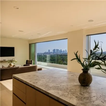 Image 8 - Plaza Towers, 838 North Doheny Drive, West Hollywood, CA 90069, USA - Condo for sale