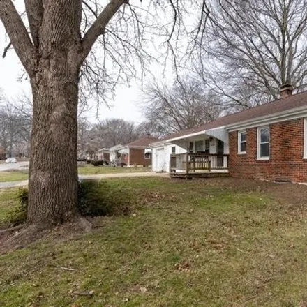 Image 2 - 10250 East 69th Street, Raytown, MO 64133, USA - House for sale