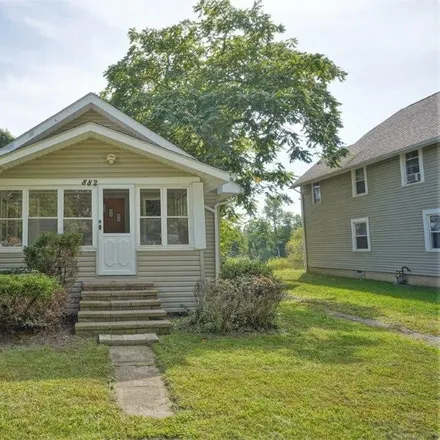 Buy this 3 bed house on 882 Tampa Avenue in Akron, OH 44314