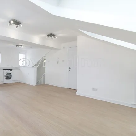 Rent this studio apartment on Birchanger Road in London, SE25 5BE