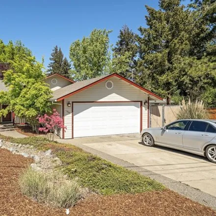 Buy this 3 bed house on 1439 Hillcourt Street in Medford, OR 97504