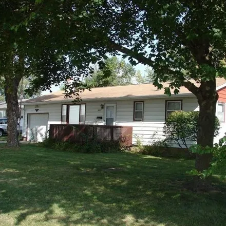 Buy this 2 bed house on 875 East Oak Street in Mount Pleasant, IA 52641