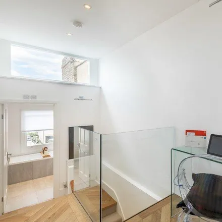 Image 5 - Fulham Park Road, London, SW6 4LE, United Kingdom - Apartment for rent