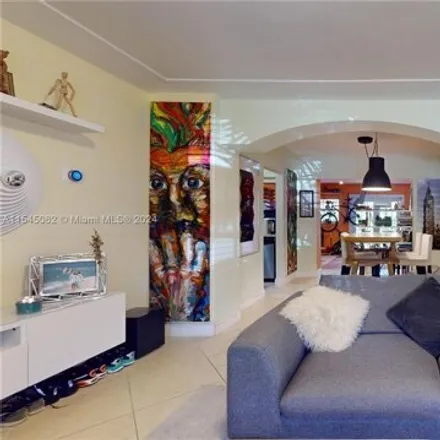 Image 4 - 2131 Biarritz Drive, Normandy Shores, Miami Beach, FL 33141, USA - House for sale