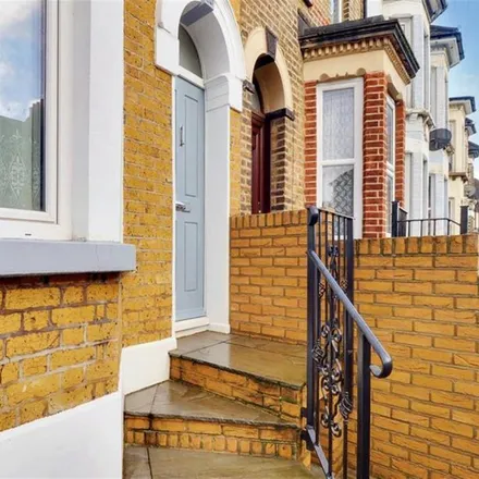 Rent this 3 bed townhouse on Luton Junior School in Luton Road, Chatham