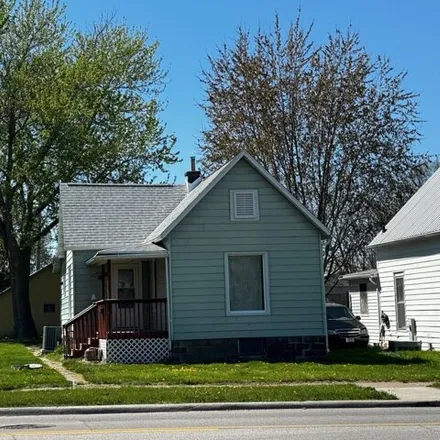 Buy this 2 bed house on 1200 Park Avenue in Muscatine, IA 52761