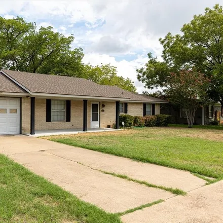 Rent this 2 bed house on 908 Penrod Drive in Granbury, TX 76048