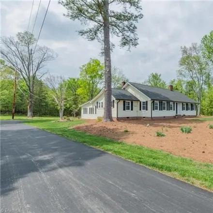 Buy this 3 bed house on 318 Shiptontown Road in Davidson County, NC 27292