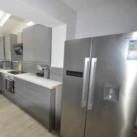 Image 1 - 38 Newport View, Leeds, LS6 3BX, United Kingdom - House for rent