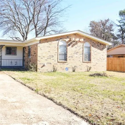 Buy this 3 bed house on 4476 Double Tree Road in Memphis, TN 38109