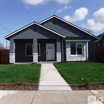 Rent this 3 bed house on 813 Shasta St