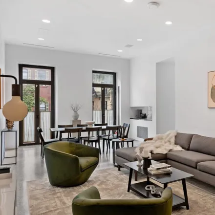 Rent this 5 bed townhouse on 305 West 13th Street in New York, NY 10014